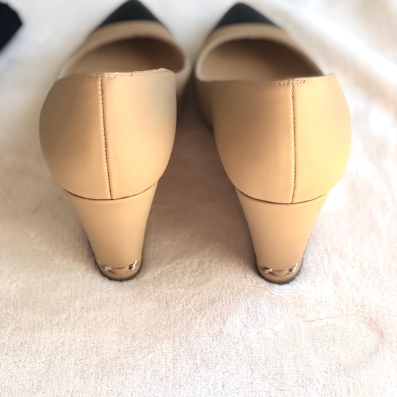 CHANEL Cap Toe Chain Wedge - Picture 2 of 8